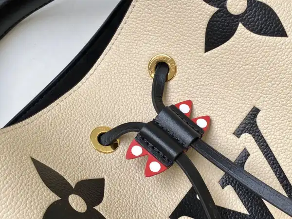 LOUIS VUITTON NÉONOÉ