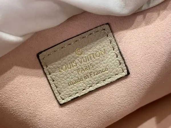 TO LOUIS VUITTON LOCKME CHAIN PM