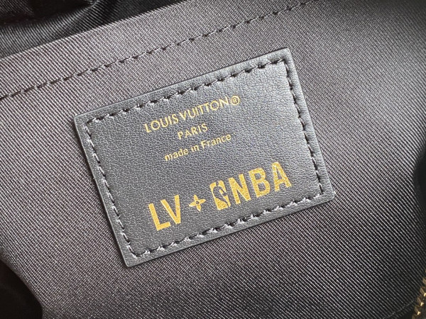 [FREE SHIPPING] LOUIS VUITTON LVXNBA CLOAKROOM DOPP KIT