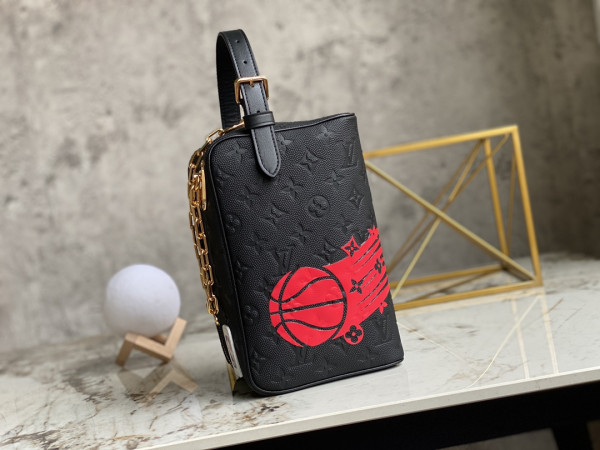 [FREE SHIPPING] LOUIS VUITTON LVXNBA CLOAKROOM DOPP KIT