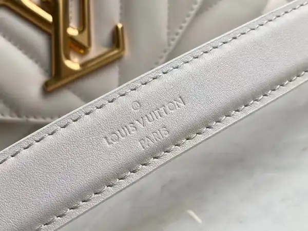 LOUIS VUITTON NEW WAVE CHAIN BAG