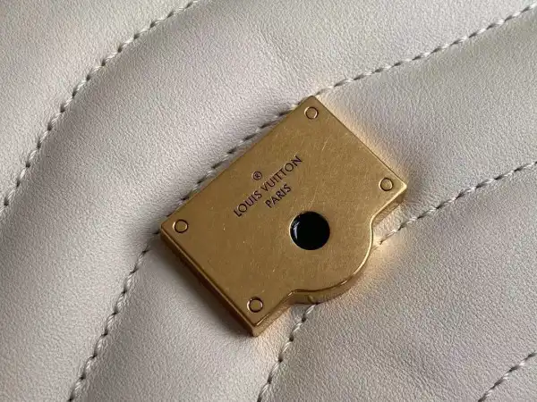 Affordable LOUIS VUITTON NEW WAVE CHAIN BAG