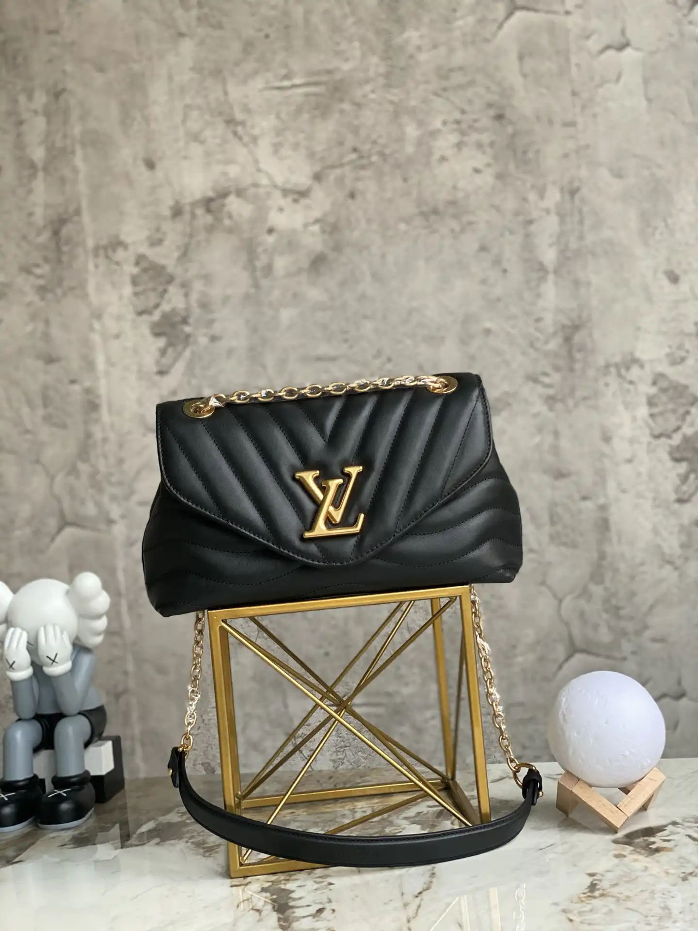 Frstbag ru LOUIS VUITTON NEW WAVE CHAIN BAG