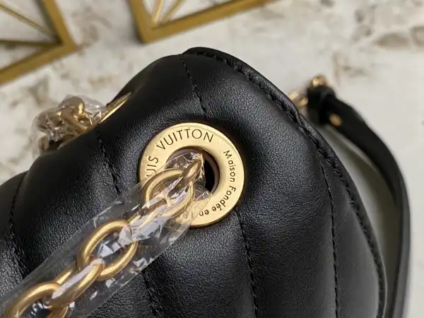 LOUIS VUITTON NEW WAVE CHAIN BAG