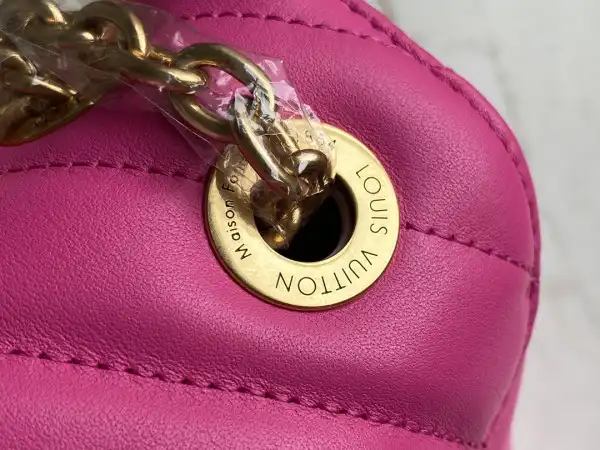 LOUIS VUITTON NEW WAVE CHAIN BAG