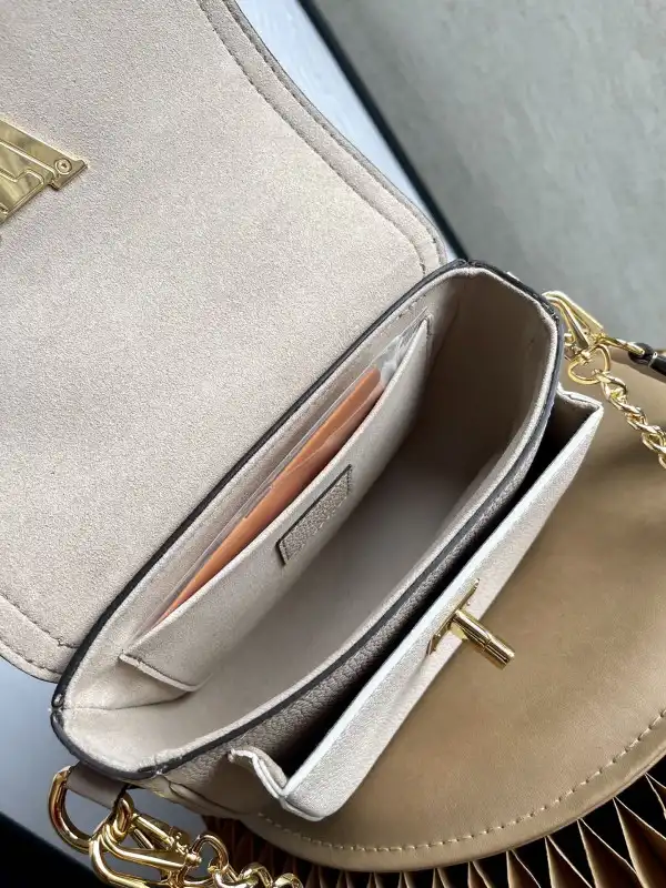 Bagsoffer LOUIS VUITTON LOCKME TENDER