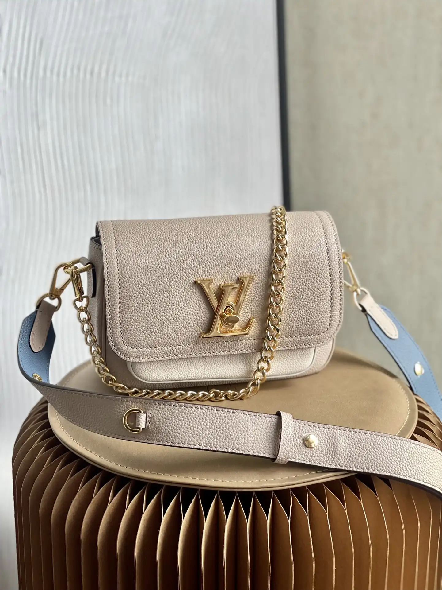 LOUIS VUITTON LOCKME TENDER