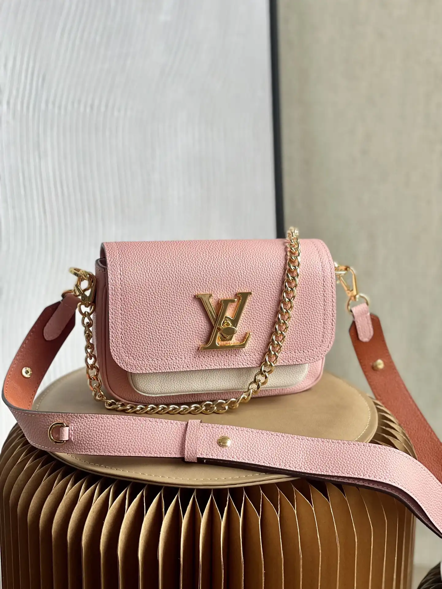 Frstbag ru LOUIS VUITTON LOCKME TENDER