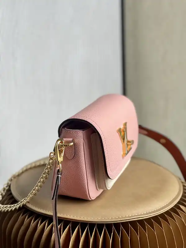 LOUIS VUITTON LOCKME TENDER