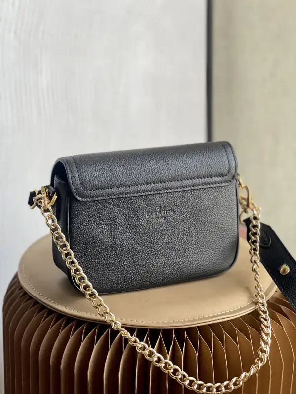 LOUIS VUITTON LOCKME TENDER