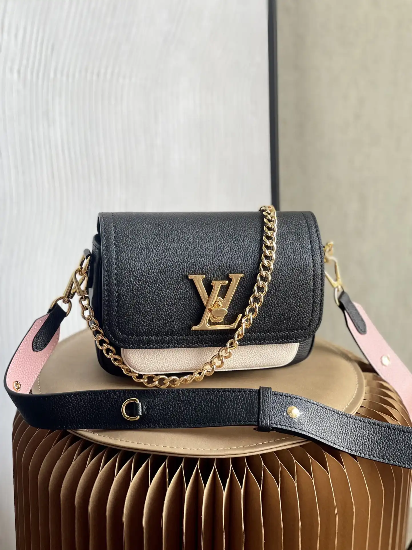 TO LOUIS VUITTON LOCKME TENDER