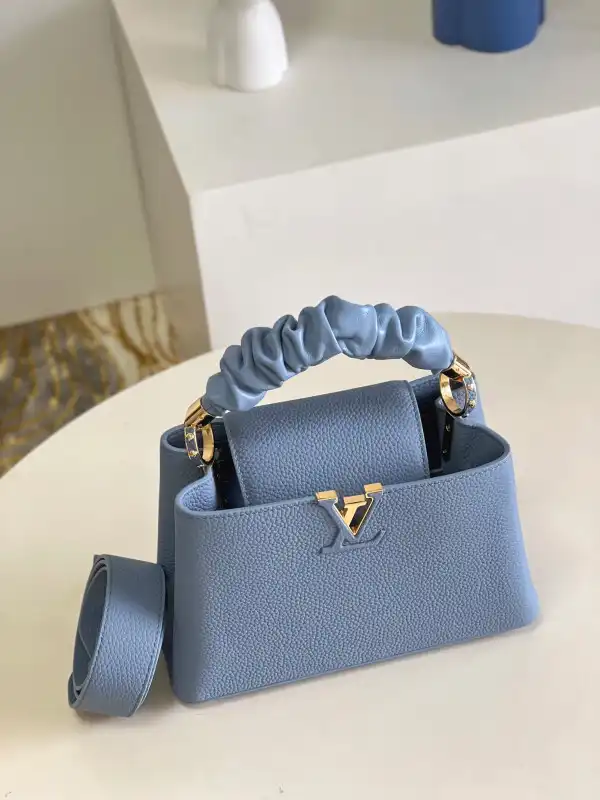 First bag ru LOUIS VUITTON CAPUCINES BB