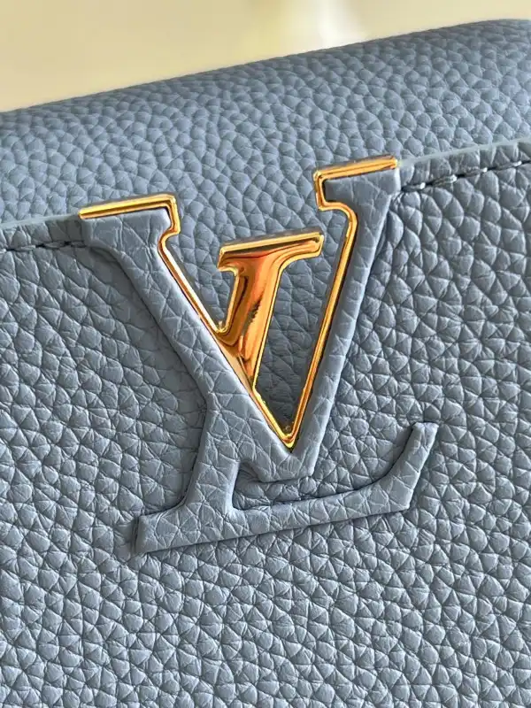 First bag ru LOUIS VUITTON CAPUCINES BB