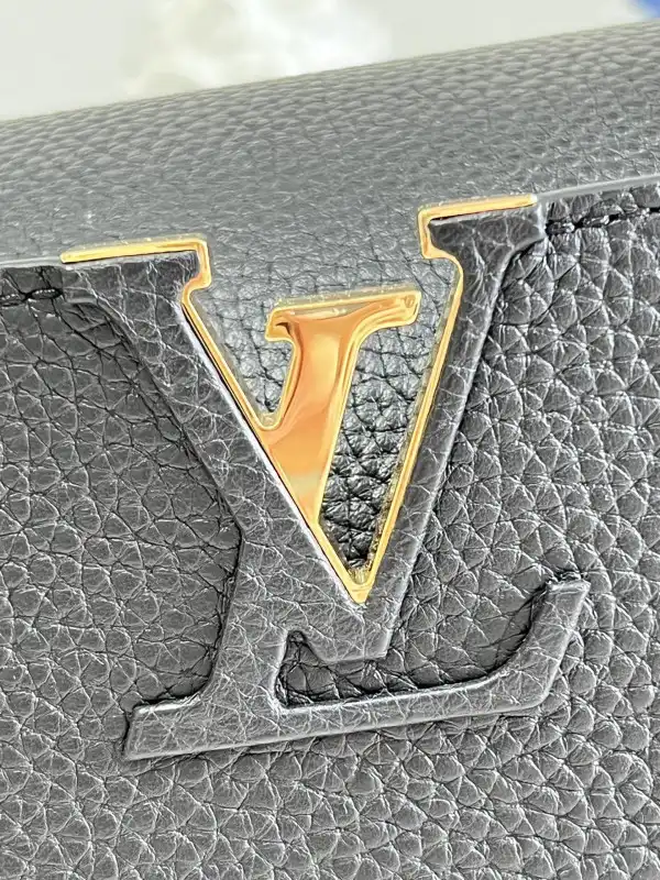 First bag ru LOUIS VUITTON CAPUCINES MM