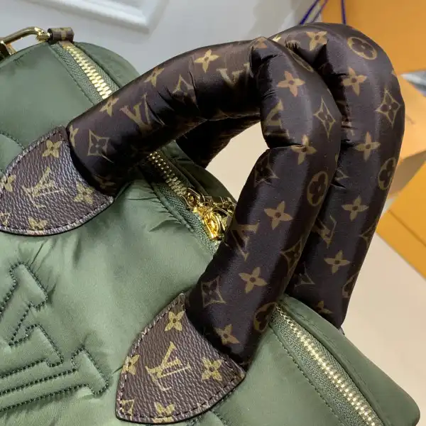 Repladies offers premium fake Louis bags at unbeatable prices. Our products are cheap because we focus on direct sales LOUIS VUITTON SPEEDY BANDOULIÈRE 25