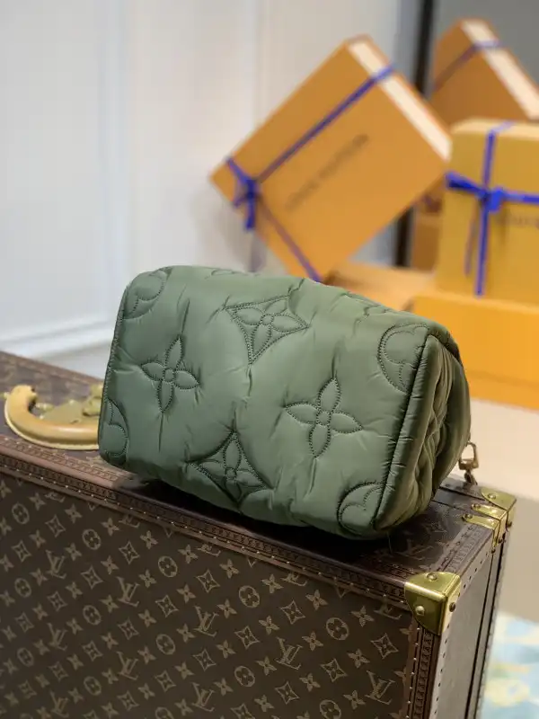 Repladies offers premium fake Louis bags at unbeatable prices. Our products are cheap because we focus on direct sales LOUIS VUITTON SPEEDY BANDOULIÈRE 25