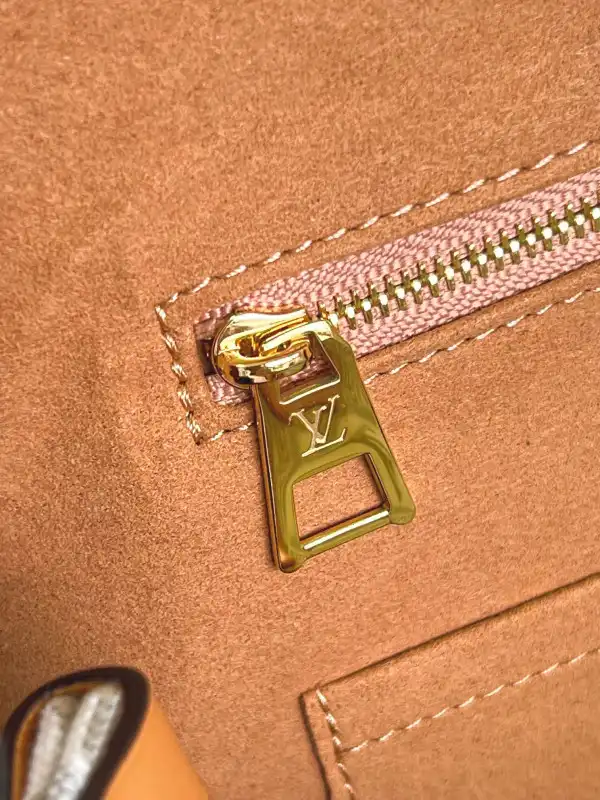 First bag ru LOUIS VUITTON ONTHEGO MM