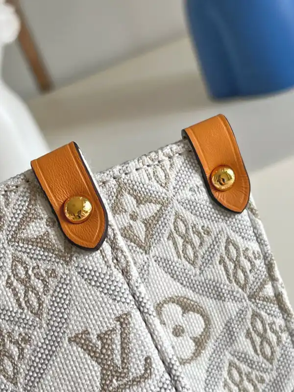 LOUIS VUITTON ONTHEGO MM