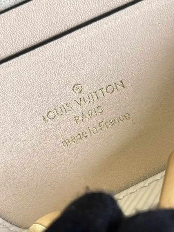 LOUIS VUITTON TWIST PM