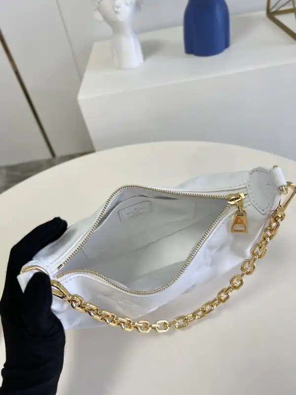 First bag ru LOUIS VUITTON OVER THE MOON