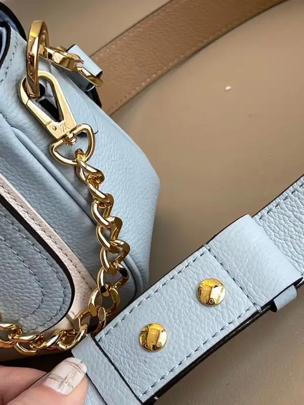 First bag ru LOUIS VUITTON LOCKME TENDER