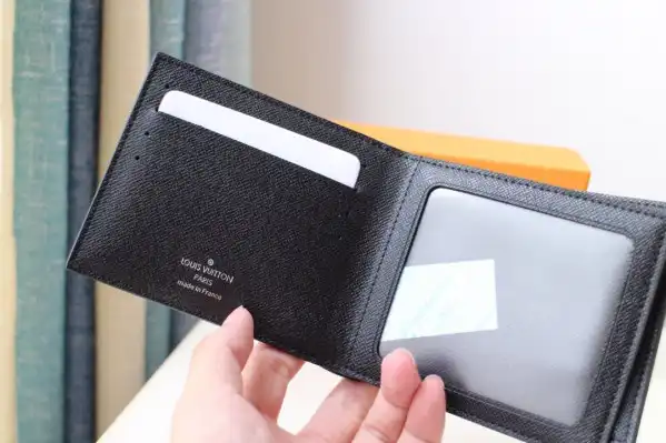 Rep LOUIS VUITTON AMERIGO WALLET