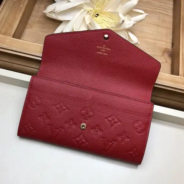 Firstbag Ru LOUIS VUITTON SARAH WALLET