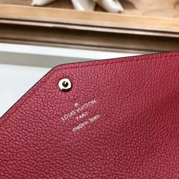 Rep LOUIS VUITTON SARAH WALLET