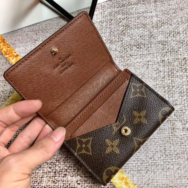 TO LOUIS VUITTON ENVELOPE BUSINESS CARD HOLDER