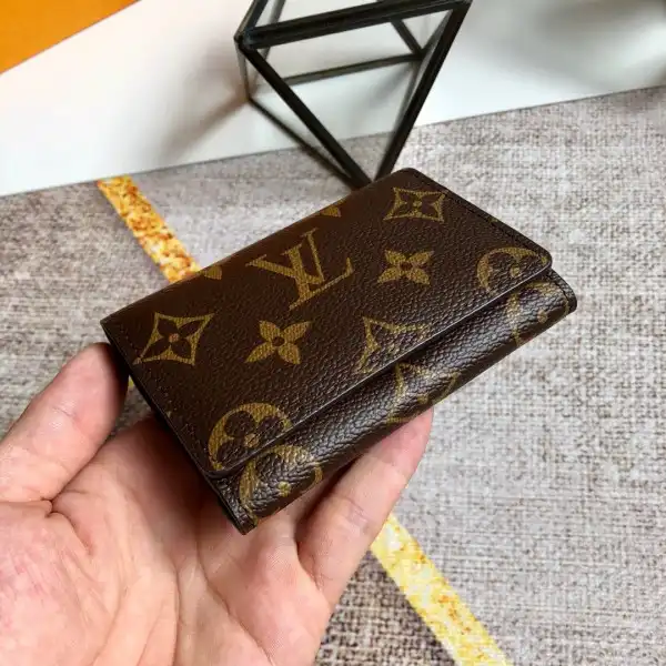 TO LOUIS VUITTON ENVELOPE BUSINESS CARD HOLDER