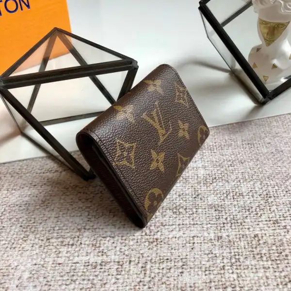 TO LOUIS VUITTON ENVELOPE BUSINESS CARD HOLDER