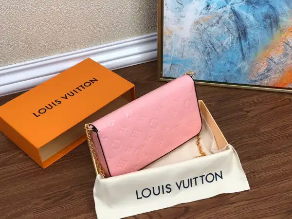 First bag ru LOUIS VUITTON POCHETTE FÉLICIE