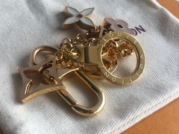 HOT SALE LOUIS VUITTON FLEUR DE MONOGRAM BAG CHARM CHAIN