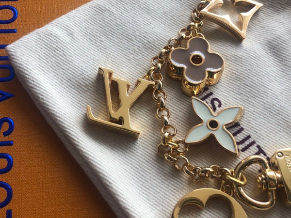 HOT SALE LOUIS VUITTON FLEUR DE MONOGRAM BAG CHARM CHAIN