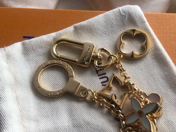 HOT SALE LOUIS VUITTON FLEUR DE MONOGRAM BAG CHARM CHAIN