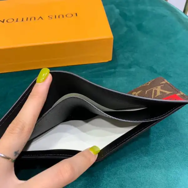 TO LOUIS VUITTON MULTIPLE WALLET