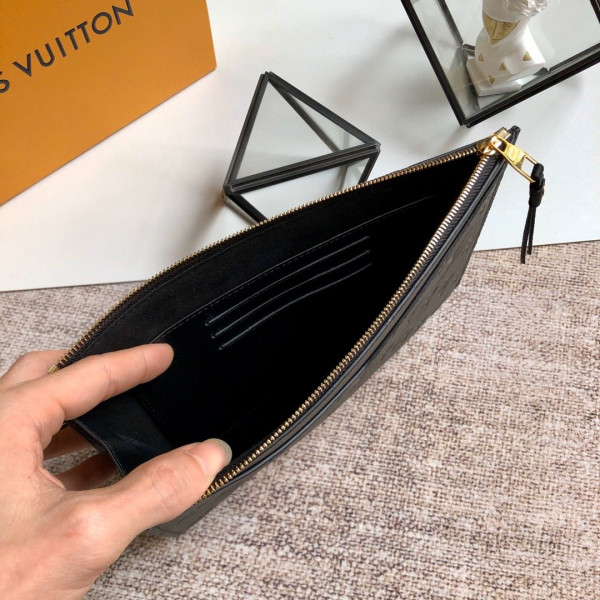 LOUIS VUITTON POCHETTE MÉLANIE MM