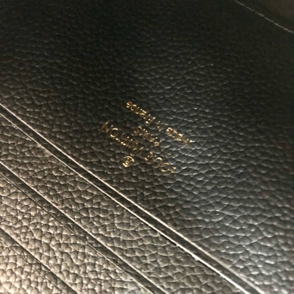 LOUIS VUITTON POCHETTE MÉLANIE MM