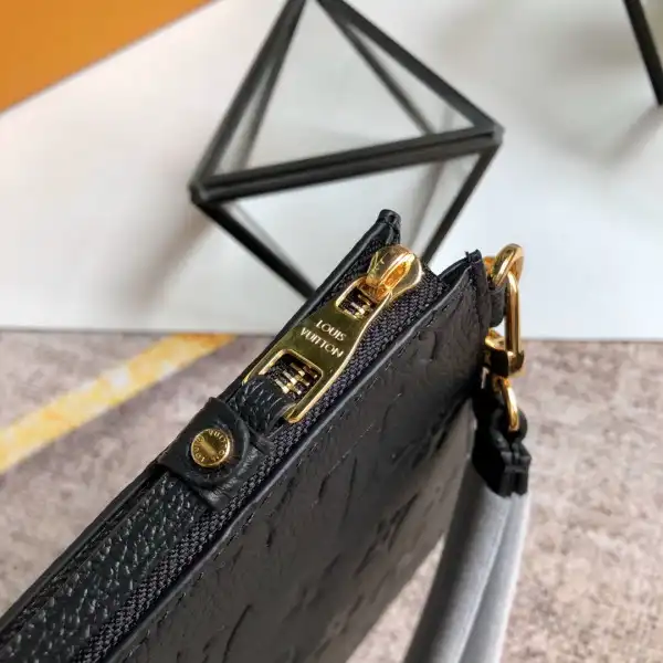 LOUIS VUITTON POCHETTE MÉLANIE MM