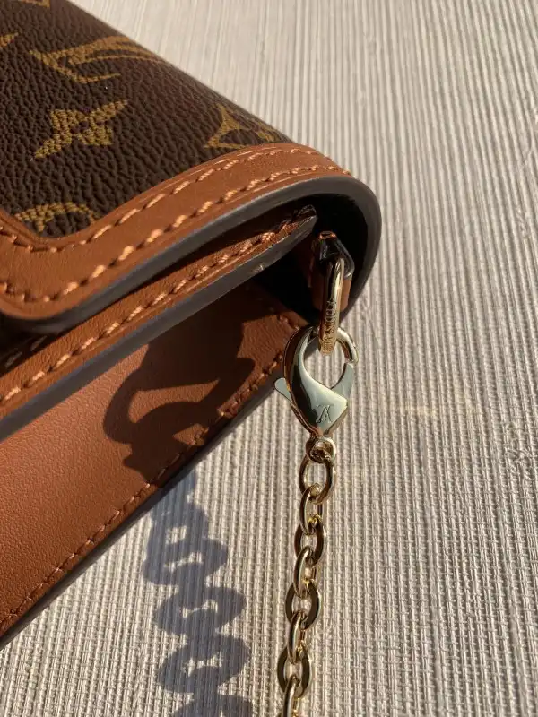 TO LOUIS VUITTON V DAUPHINE CHAIN WALLET