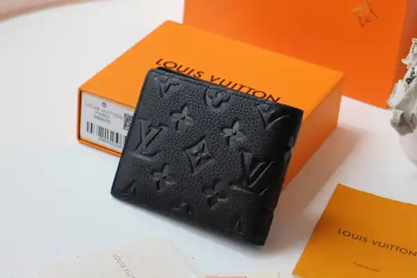 First bag ru LOUIS VUITTON SLENDER WALLET