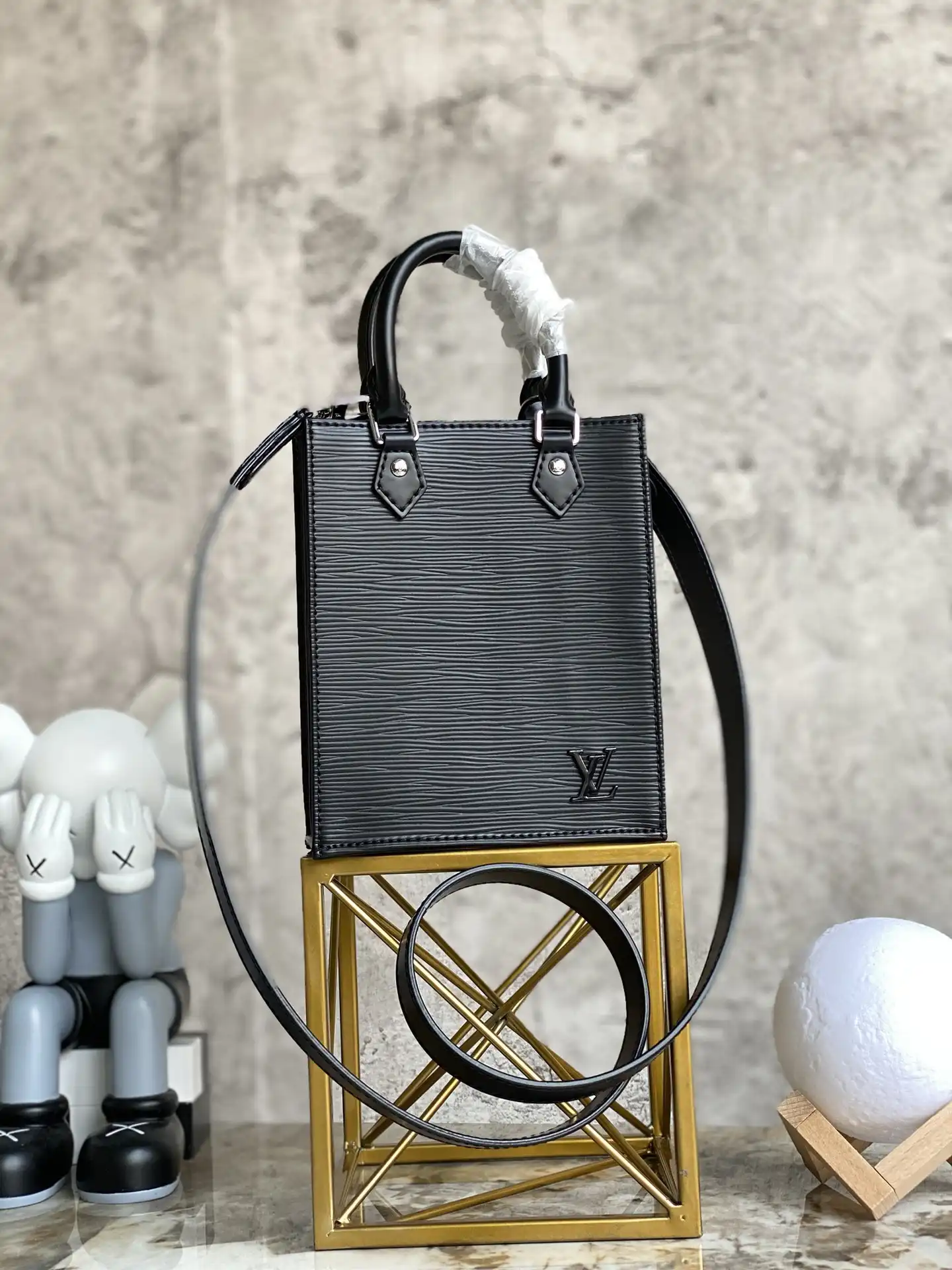 First bag ru LOUIS VUITTON PETIT SAC PLAT