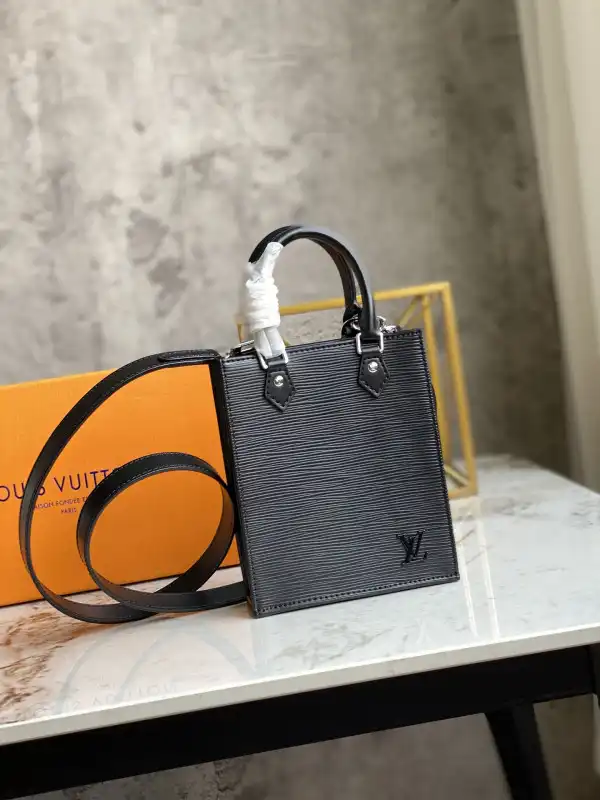 First bag ru LOUIS VUITTON PETIT SAC PLAT