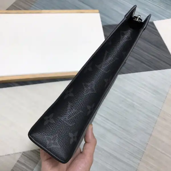 Affordable LOUIS VUITTON POCHETTE VOYAGE MM