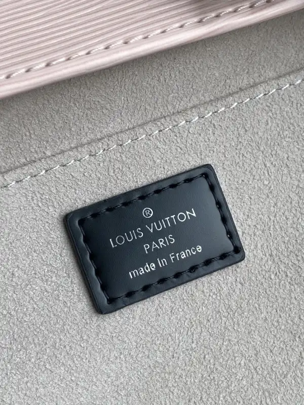 First bag ru LOUIS VUITTON PETIT SAC PLAT