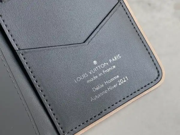 TO LOUIS VUITTON SLENDER POCKET ORGANIZER