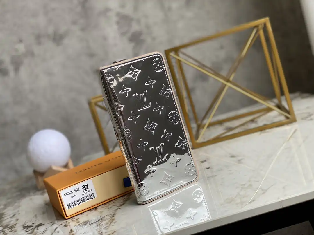 LOUIS VUITTON ZIPPY WALLET VERTICAL