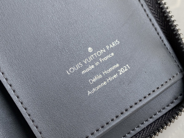 LOUIS VUITTON ZIPPY WALLET VERTICAL