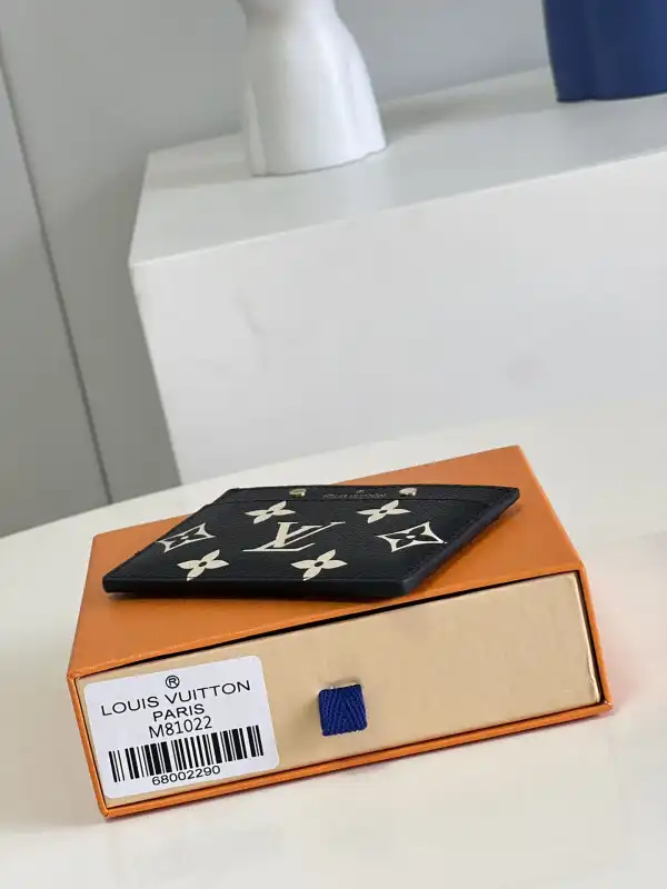 TO Louis Vuitton CARD HOLDER