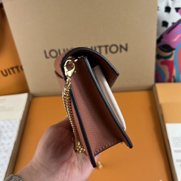 HOT SALE LOUIS VUITTON MYLOCKME CHAIN POCHETTE